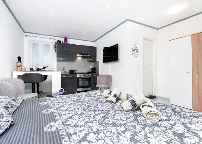 Διαμέρισμα Leo *